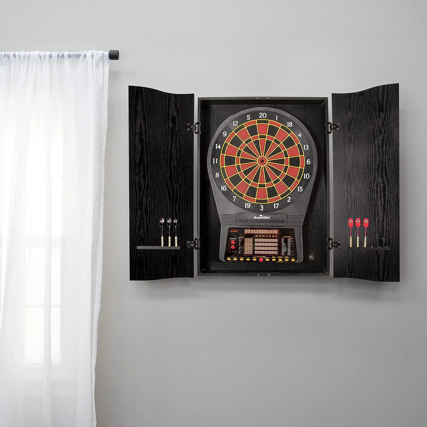 블랙 크리켓프로 다트보드 캐비닛 |   아라크니드 15 - Electronic Dartboard Cabinet 리뷰 및 가격